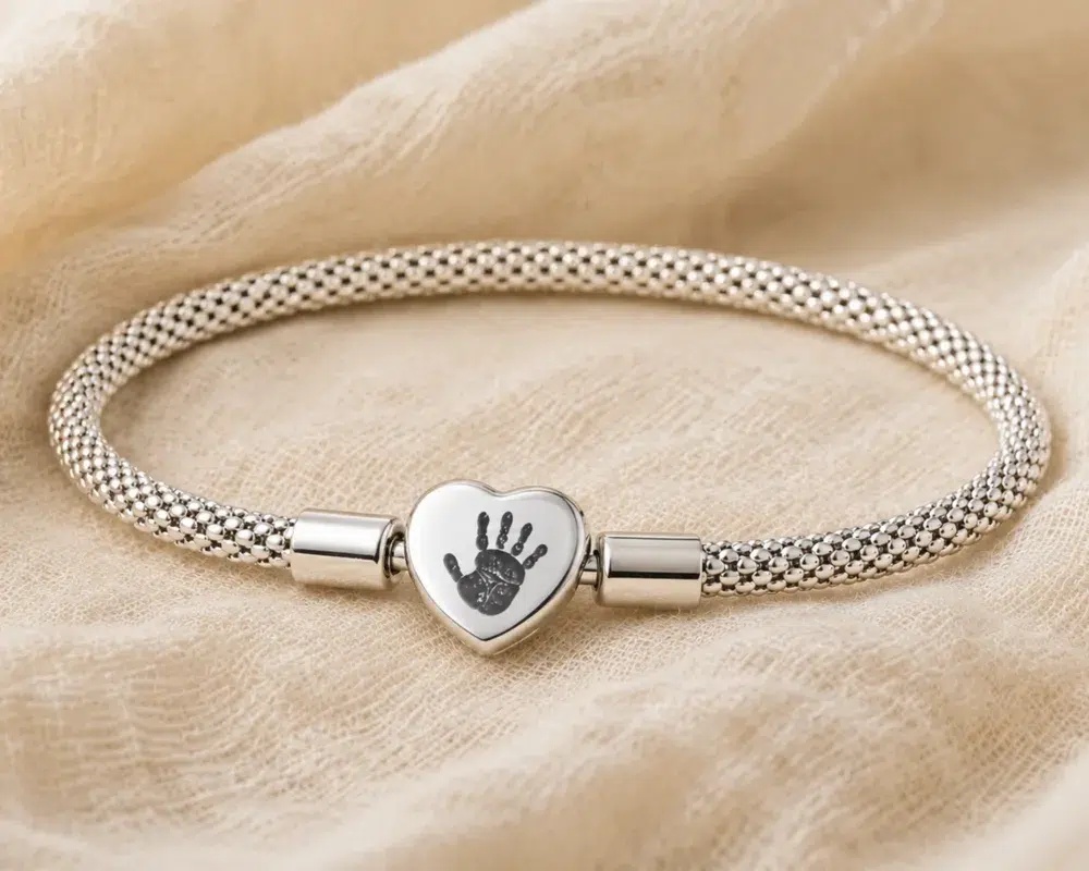 Personalised handprint jewellery by Laalie